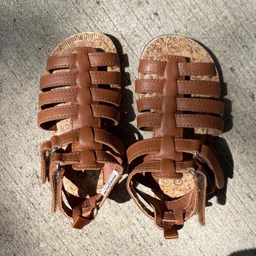 Oshkosh Baby gladiator sandals, double Velcro straps, worn twice! Size 7